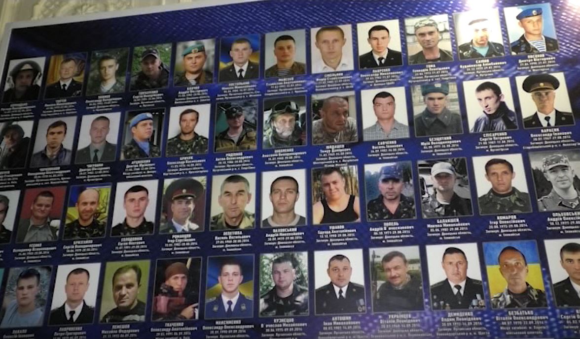 В областном военкомате установили стенд Памяти защитников Украины