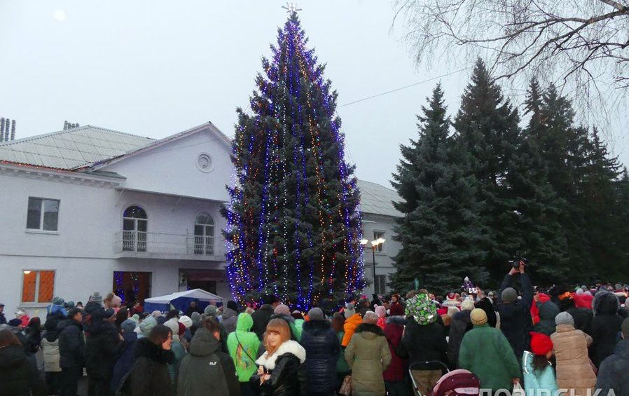 Рейтинг новогодних елок райцентров Харьковщины: где самая высокая?