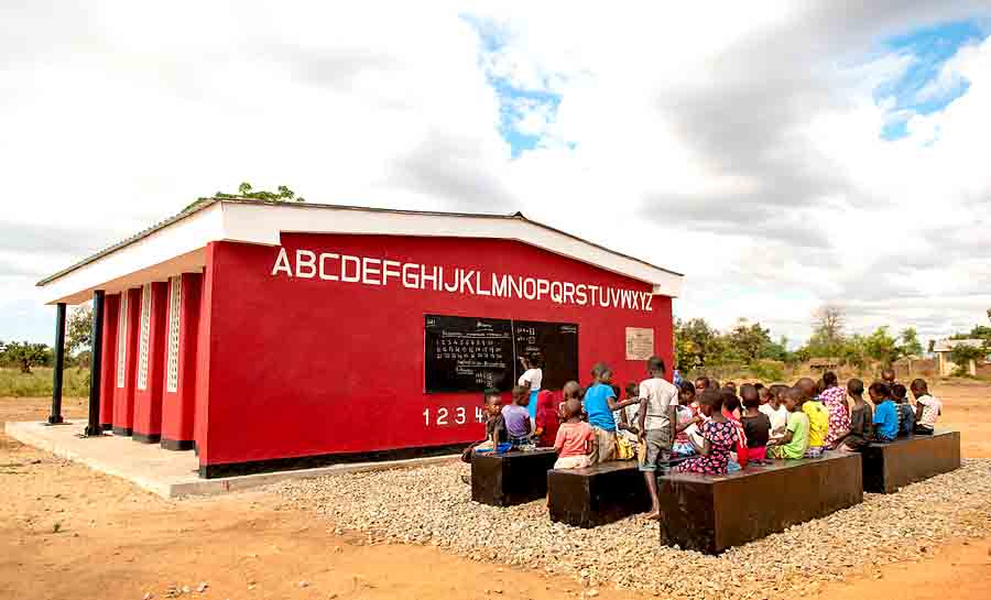 В деревне Калонга построили школу на 3D-принтере