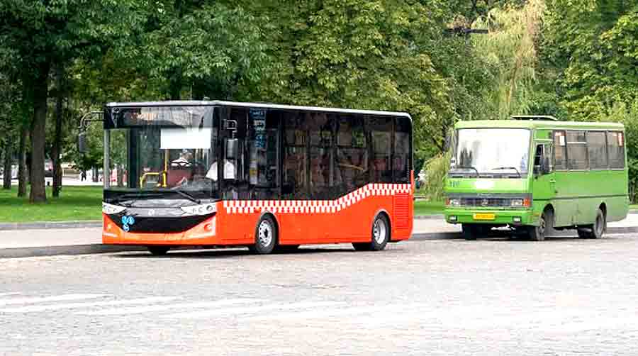 В Харькове автобусы дублируют электротранспорт