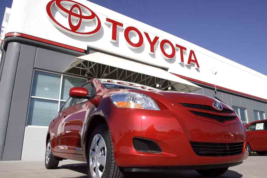 Toyota закроет заводы в феврале