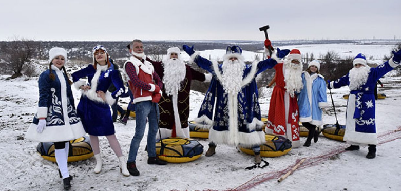 Начался юбилейный парад Дедов Морозов
