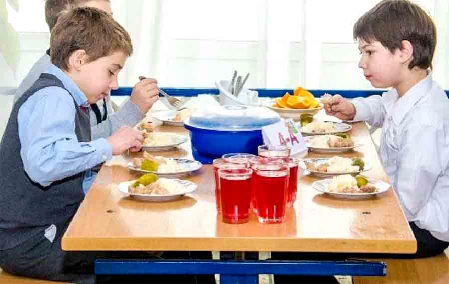 Чем кормят школьников в украинских школах