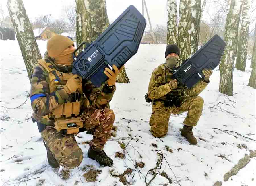 Бойцы ВСУ используют противодроновые ружья