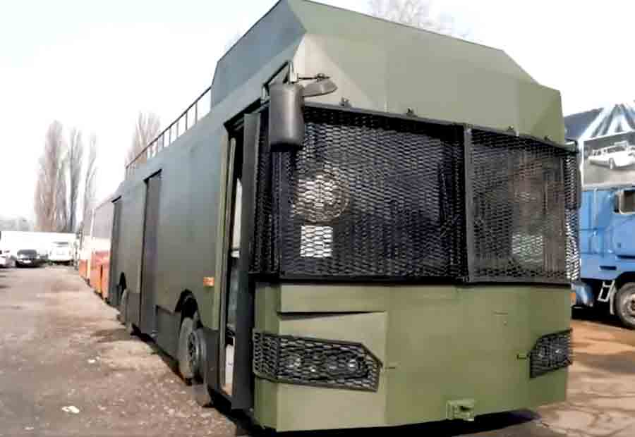Поляки подарили ВСУ бронированный автобус, переоборудованный под госпиталь