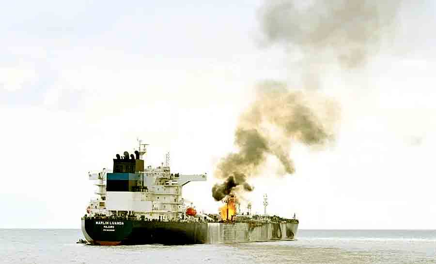 Хуситы потопили британский грузовой корабль